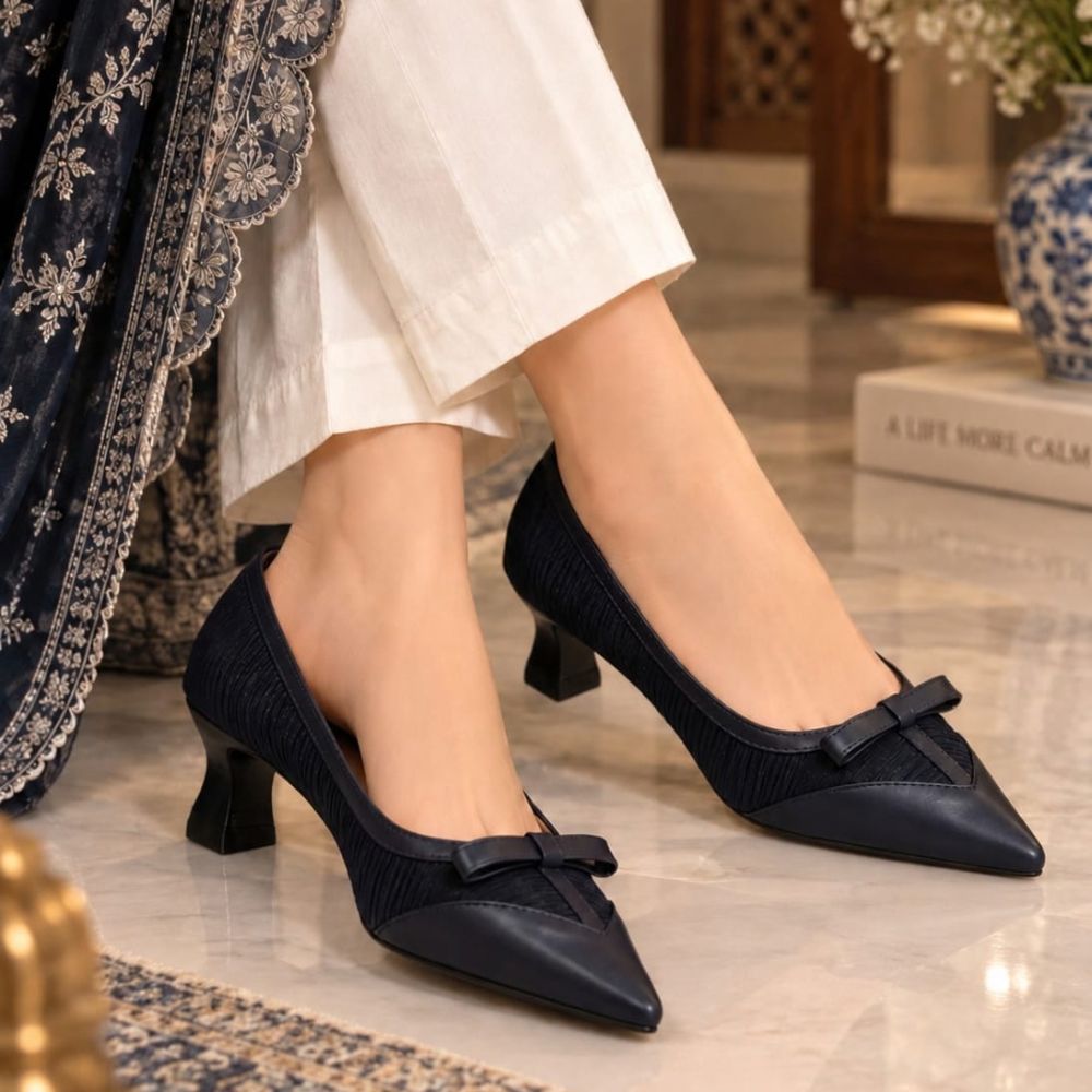Black Classic Bow Pumps