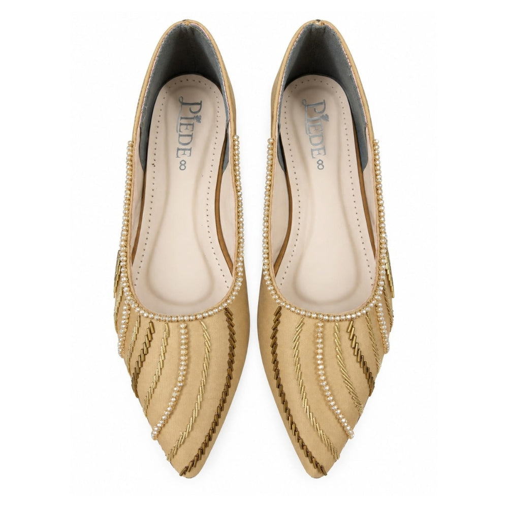 Cream Hand-Embroidered Pointed Pump